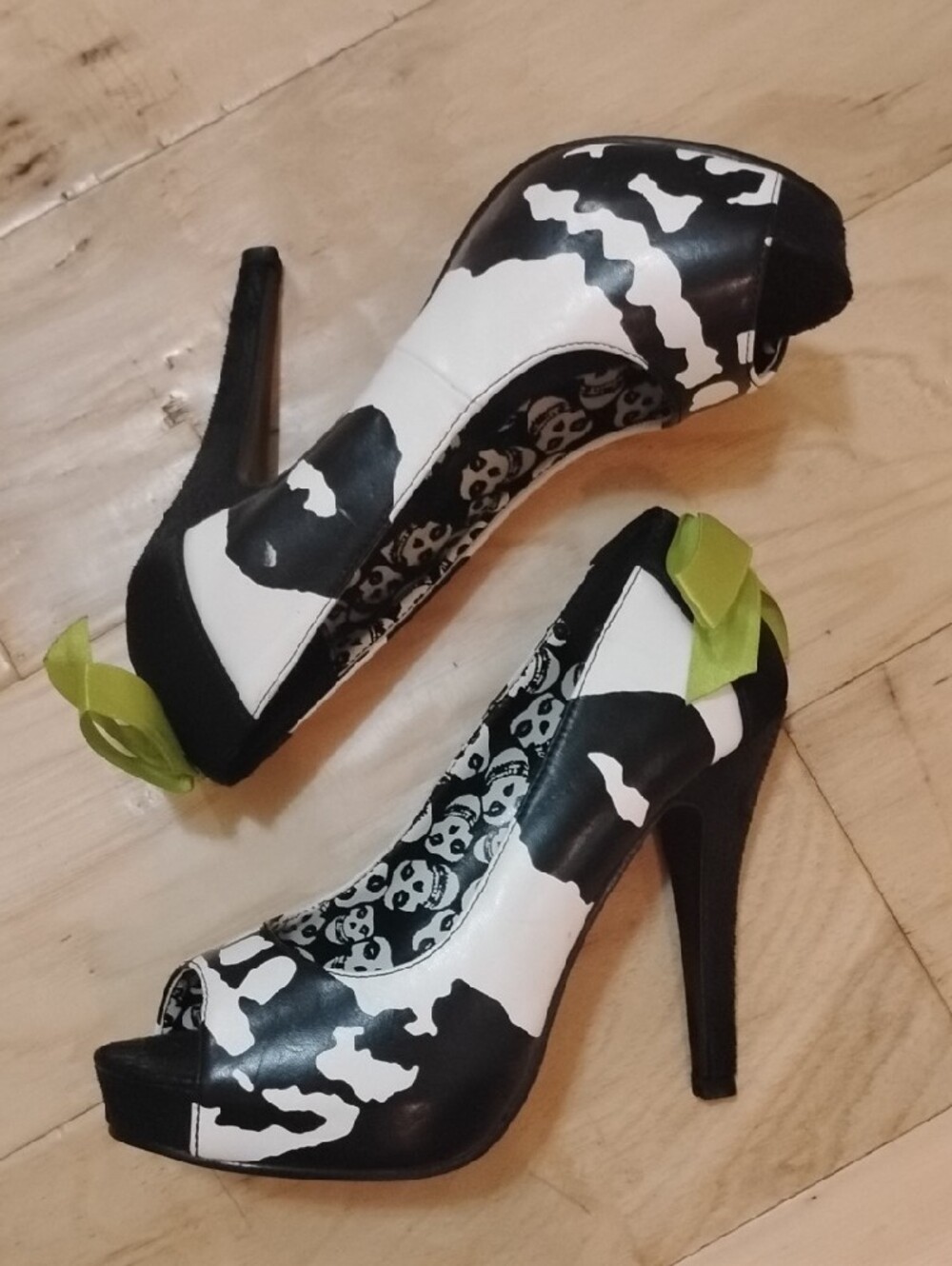 Iron Fist Misfits Peep-Toe Heels with Lime Bow - Picture 5 of 9